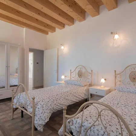 Amazing In Valnogaredo Pd With 3 Bedrooms, Wifi And Outdoor Swimming Pool